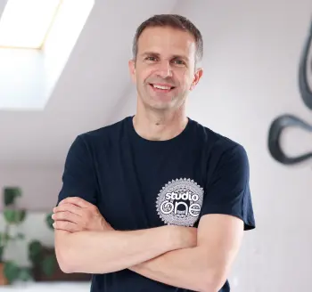 Yoga učitelj Damir Božinović Studio One